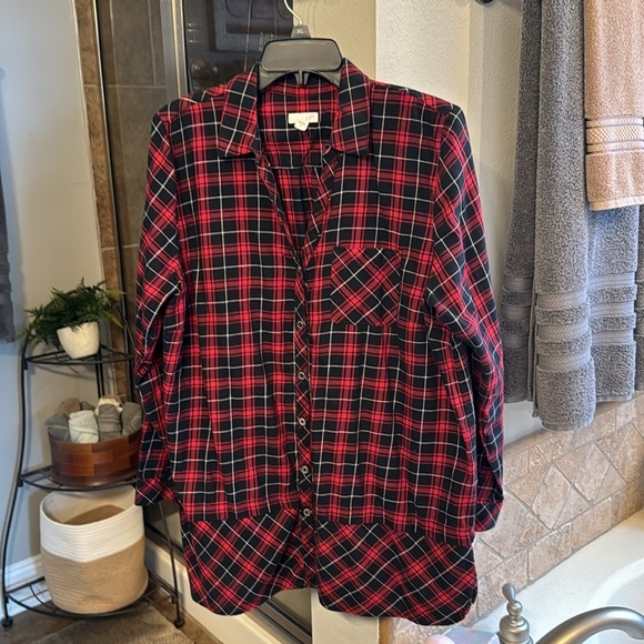 Excellent condition. Tunic button top with scalloped tail around the bottom. - Picture 7 of 7